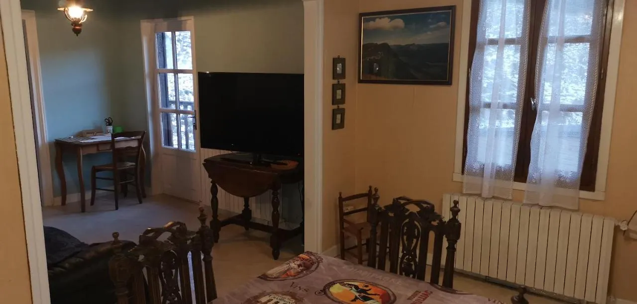 Maison D'Hote, Gite, La Maisonnette Vic-sur-Cere